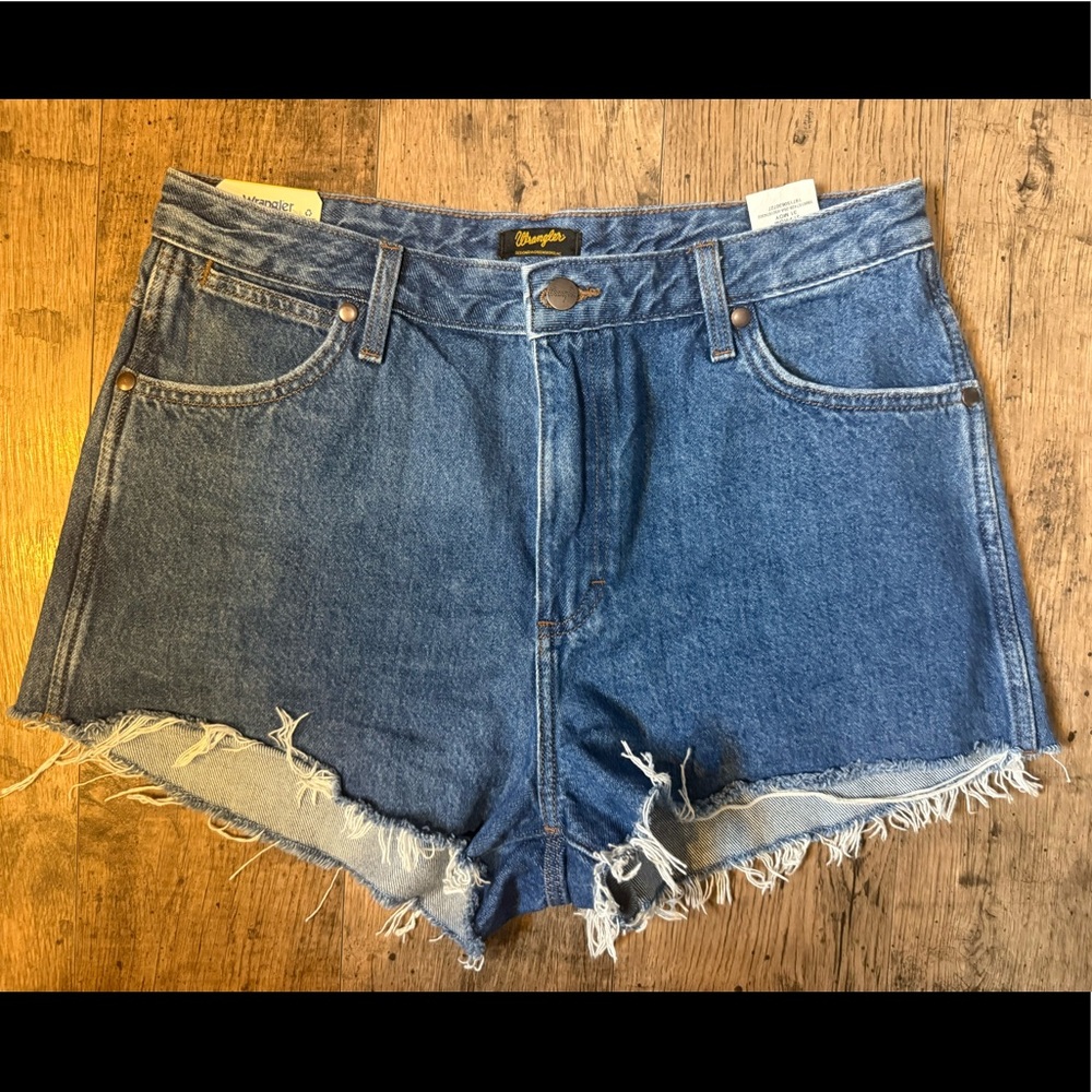 High rise Levi Jean shorts